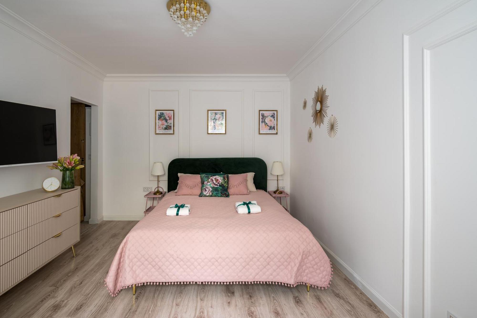 Lovely Downtown Studio At Most Lively Hoza Street, Discover Warsaw On Foot エクステリア 写真